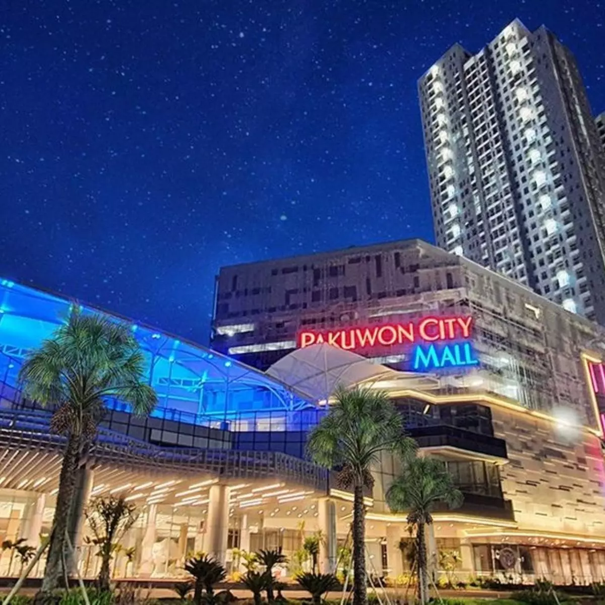 Dikelilingi Mall dan Pusat Lifestyle